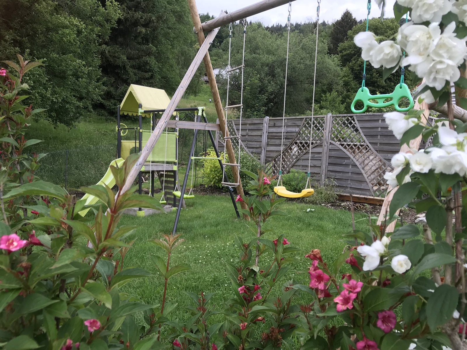 MAGNIFIQUE CHALET NEUF AU CALME- HAUTES VOSGES PROCHE LA BRESSE
